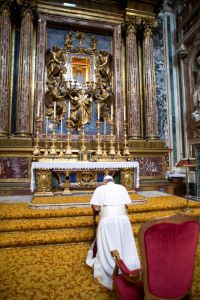 Pope Francis kneeling at St. Mary Major