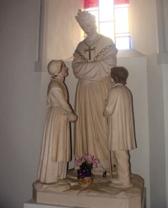 our-lady-of-la-sellete-with-children-statue